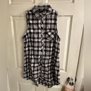 Forever 21 Black and White Plaid Button up Shirt size Large